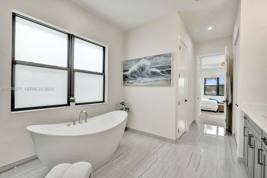 For Rent: $11,000 (5 beds, 6 baths, 3501 Square Feet)