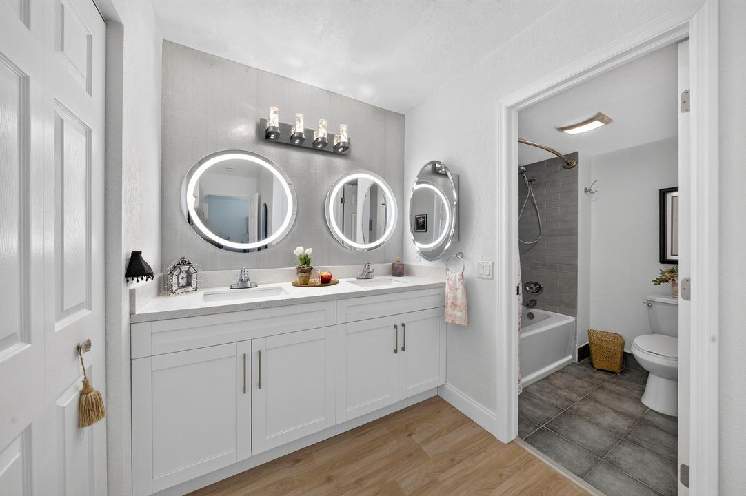 028-032-Primary Bath-1500x999