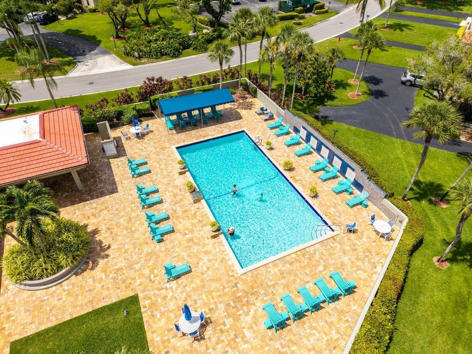 042-029-Community Pool-1334x1000