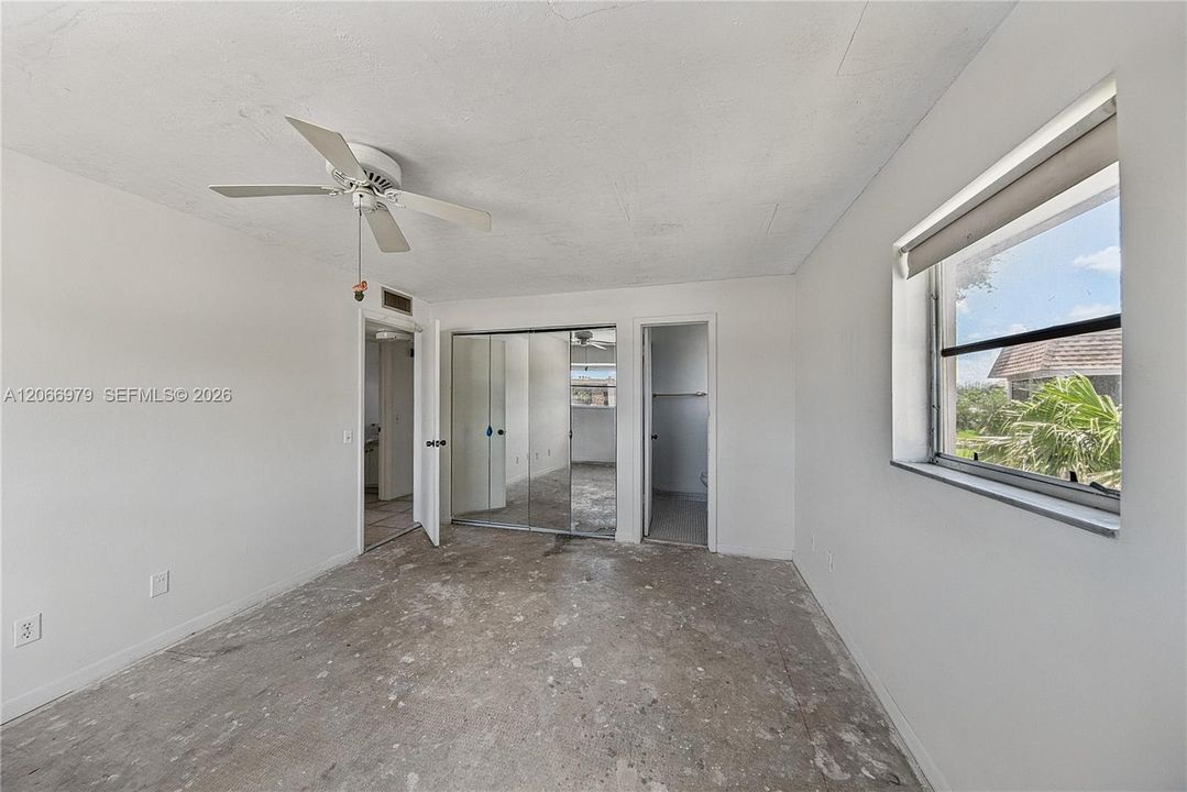 For Sale: $159,000 (2 beds, 1 baths, 856 Square Feet)