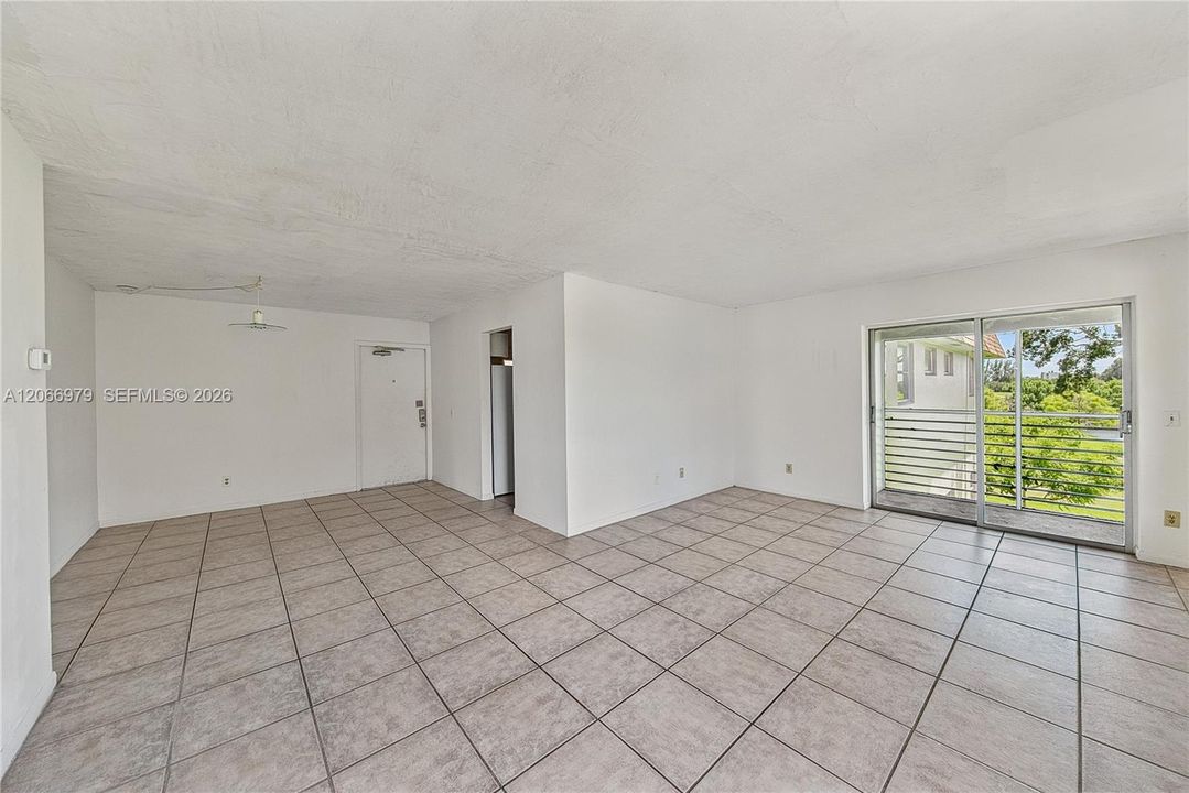 For Sale: $159,000 (2 beds, 1 baths, 856 Square Feet)