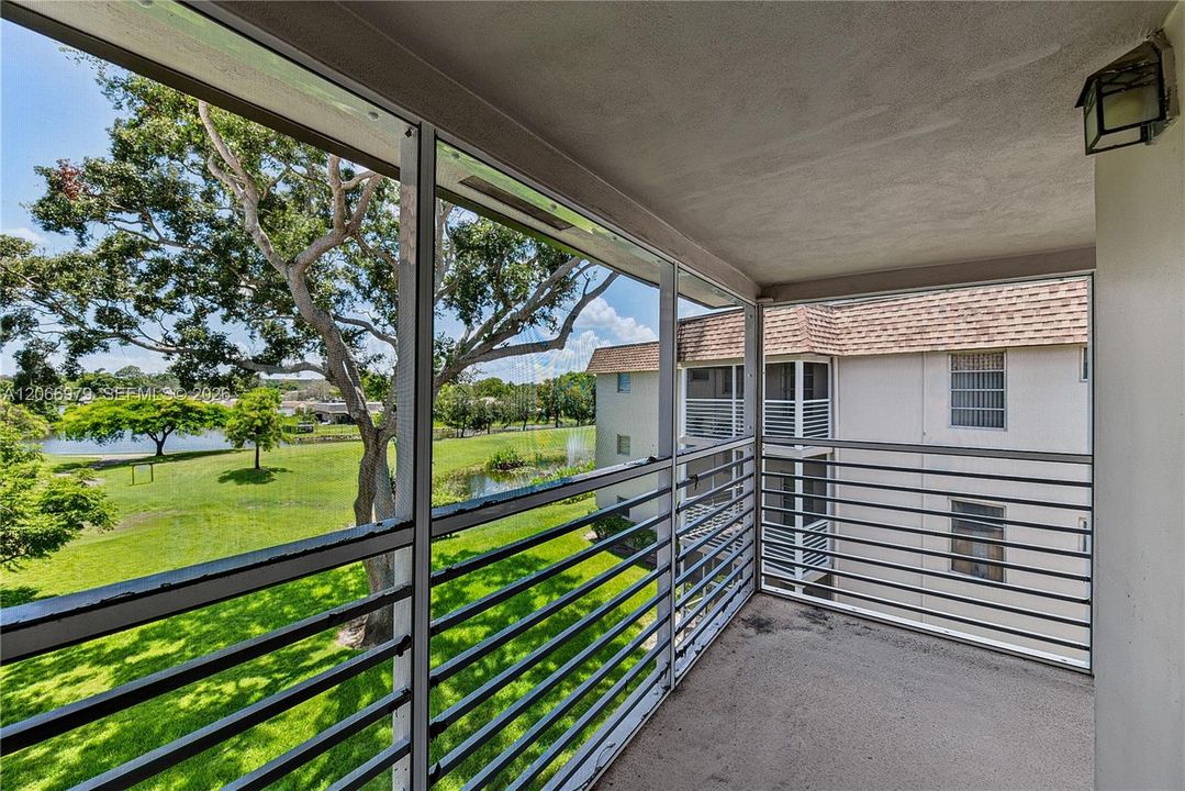 For Sale: $159,000 (2 beds, 1 baths, 856 Square Feet)