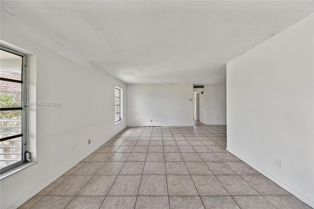 For Sale: $159,000 (2 beds, 1 baths, 856 Square Feet)