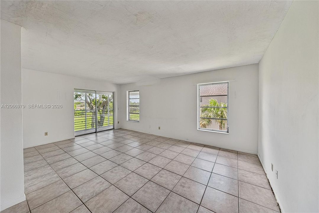 For Sale: $159,000 (2 beds, 1 baths, 856 Square Feet)