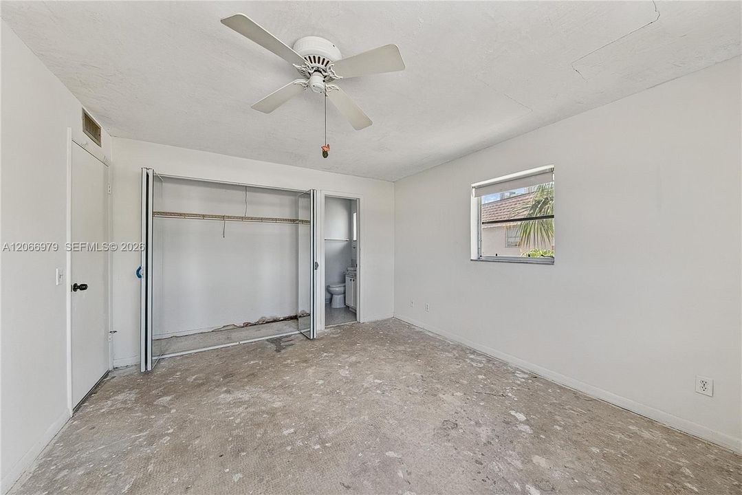 For Sale: $159,000 (2 beds, 1 baths, 856 Square Feet)