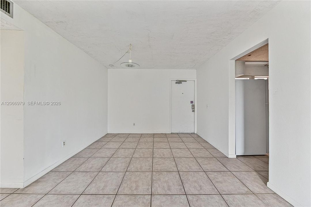 For Sale: $159,000 (2 beds, 1 baths, 856 Square Feet)