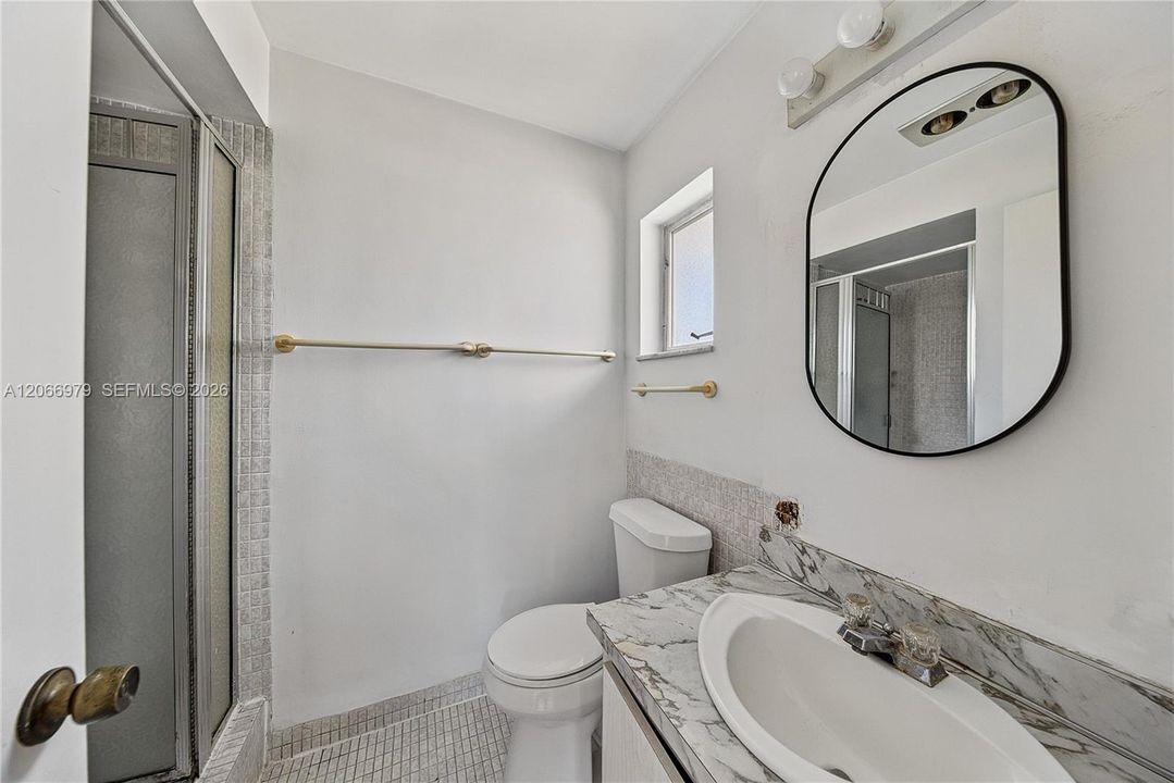 For Sale: $159,000 (2 beds, 1 baths, 856 Square Feet)