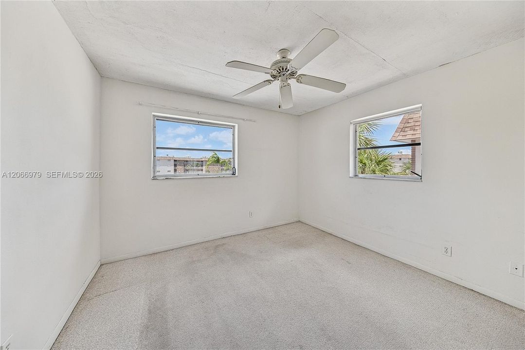 For Sale: $159,000 (2 beds, 1 baths, 856 Square Feet)