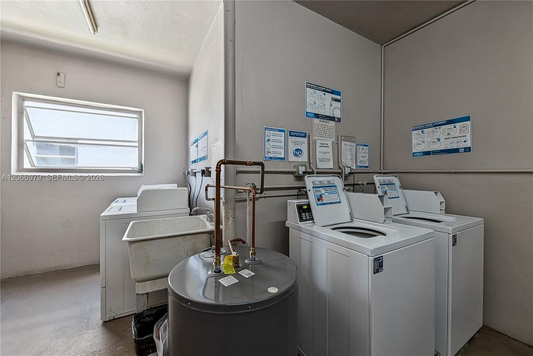 For Sale: $159,000 (2 beds, 1 baths, 856 Square Feet)