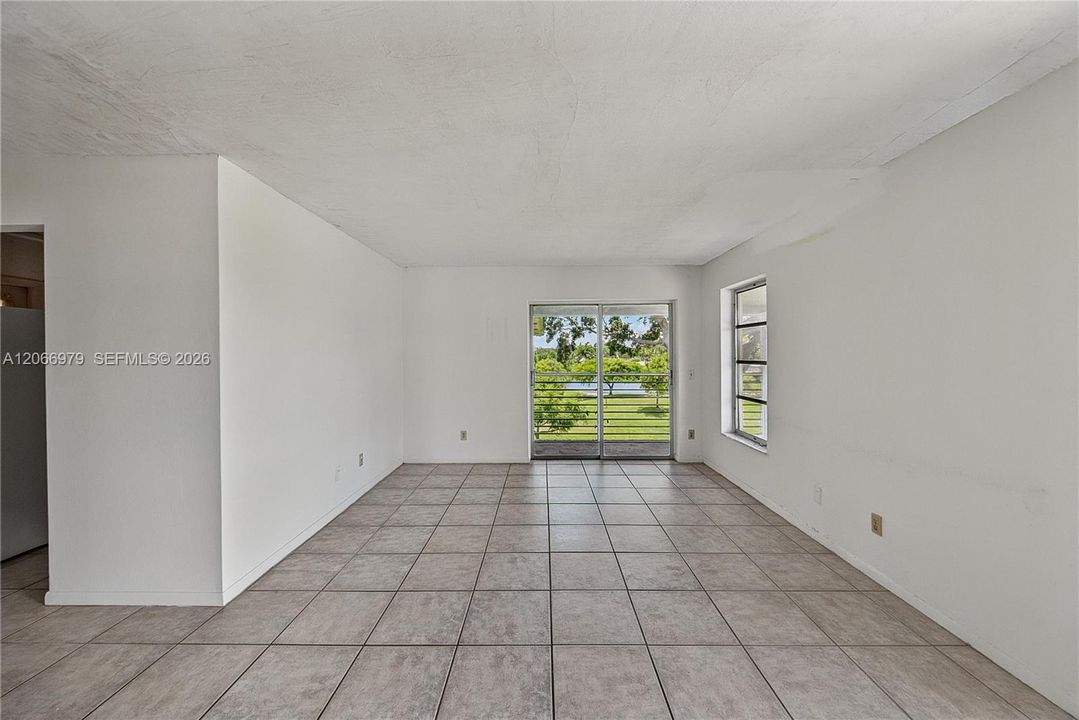 For Sale: $159,000 (2 beds, 1 baths, 856 Square Feet)