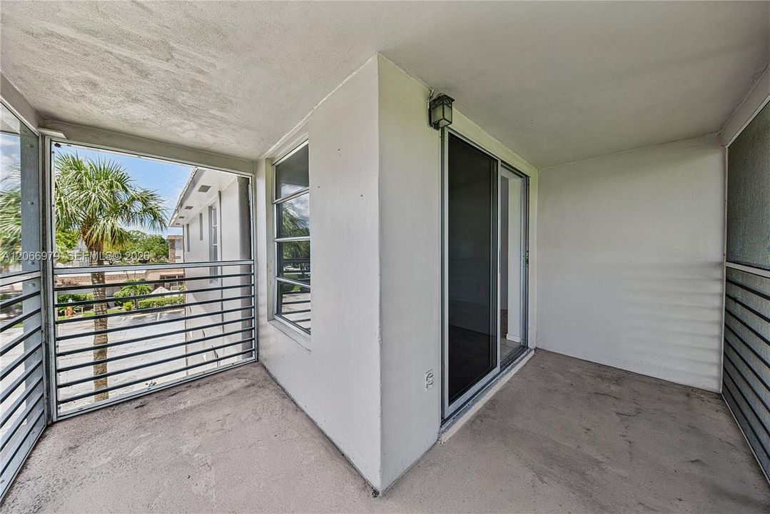 For Sale: $159,000 (2 beds, 1 baths, 856 Square Feet)