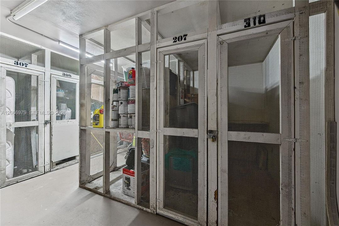 For Sale: $159,000 (2 beds, 1 baths, 856 Square Feet)