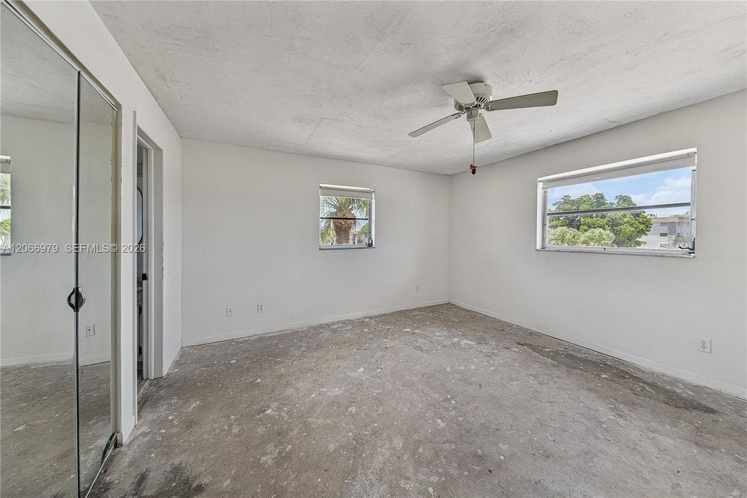 For Sale: $159,000 (2 beds, 1 baths, 856 Square Feet)