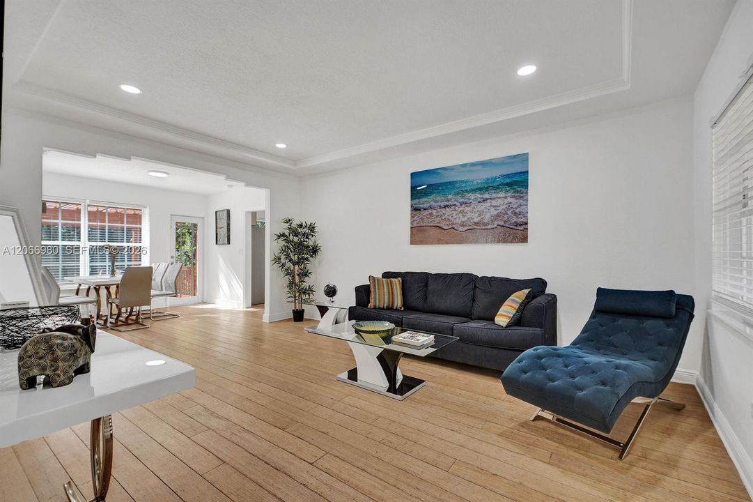 For Sale: $995,000 (3 beds, 2 baths, 1009 Square Feet)