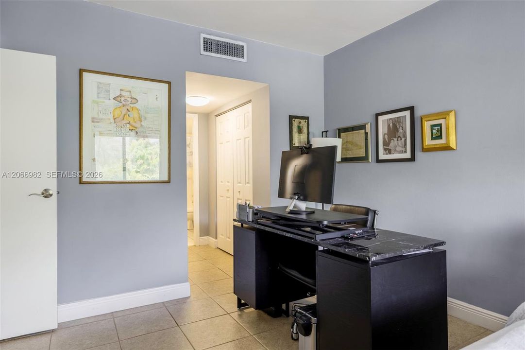 For Sale: $389,000 (1 beds, 1 baths, 808 Square Feet)