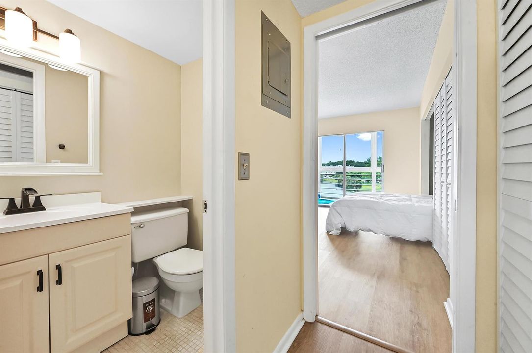 09 Bathroom 01