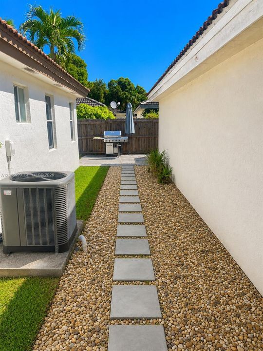 For Rent: $3,200 (3 beds, 2 baths, 1385 Square Feet)
