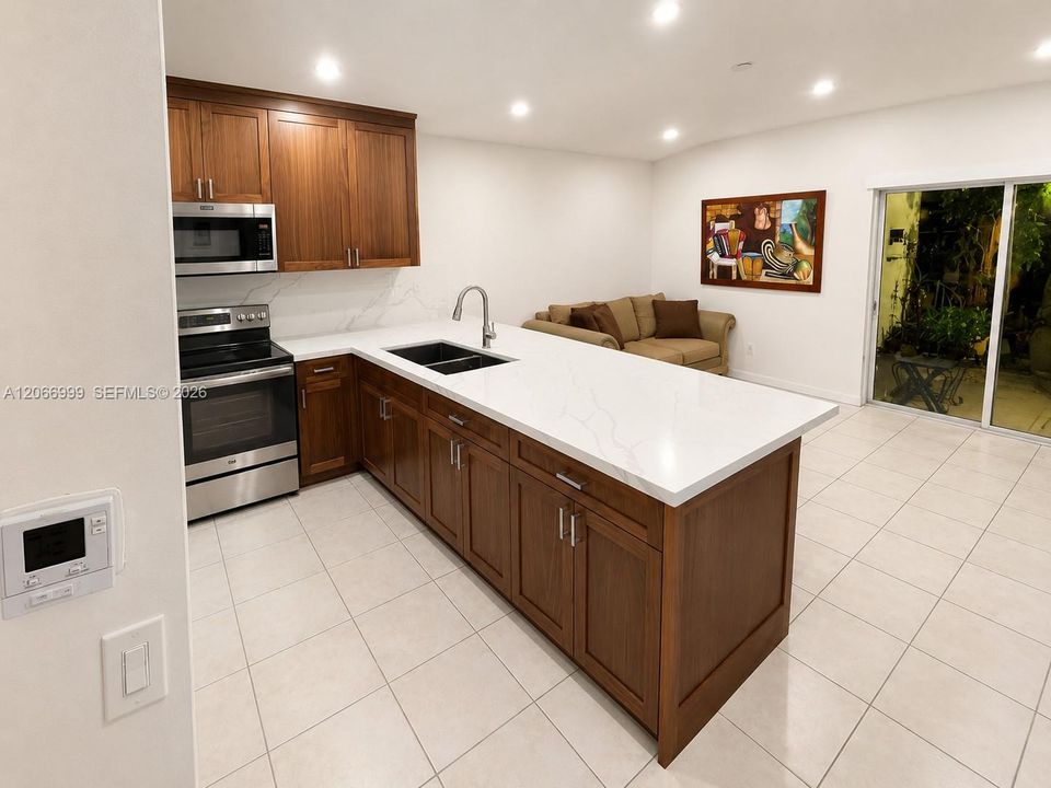 For Rent: $3,200 (3 beds, 2 baths, 1385 Square Feet)