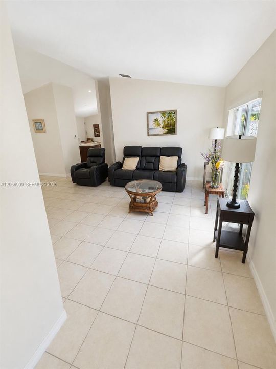 For Rent: $3,200 (3 beds, 2 baths, 1385 Square Feet)