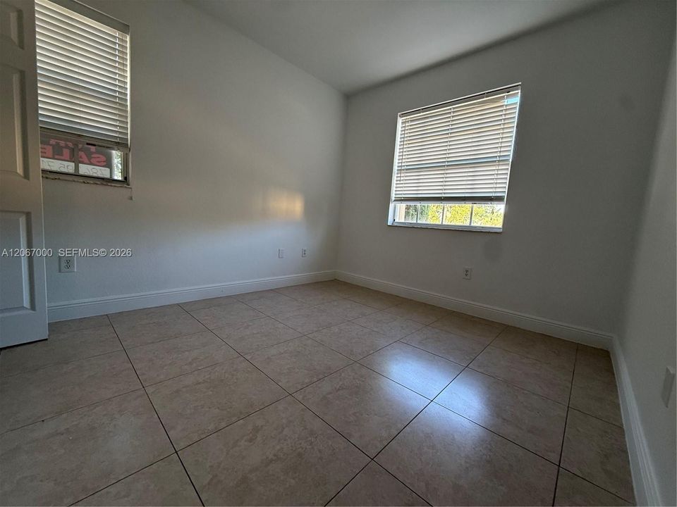 For Sale: $265,000 (3 beds, 2 baths, 1062 Square Feet)
