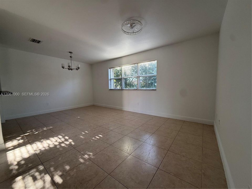 For Sale: $265,000 (3 beds, 2 baths, 1062 Square Feet)