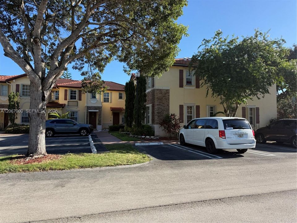 For Sale: $265,000 (3 beds, 2 baths, 1062 Square Feet)