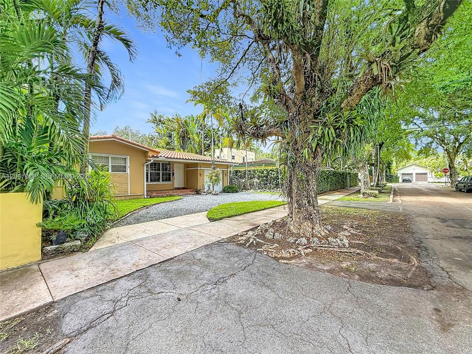 En Venta: $1,275,000 (3 camas, 2 baños, 1879 Pies cuadrados)