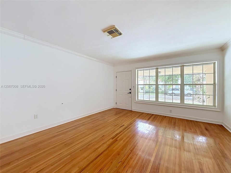 En Venta: $1,275,000 (3 camas, 2 baños, 1879 Pies cuadrados)