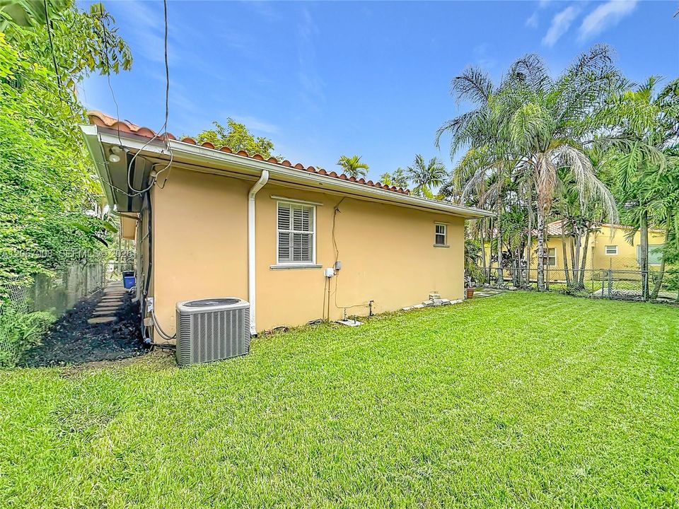 En Venta: $1,275,000 (3 camas, 2 baños, 1879 Pies cuadrados)