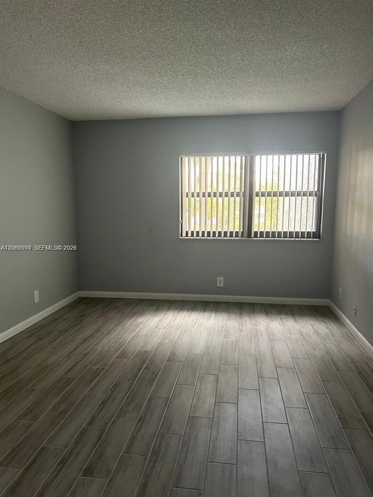 For Sale: $270,000 (2 beds, 2 baths, 1106 Square Feet)