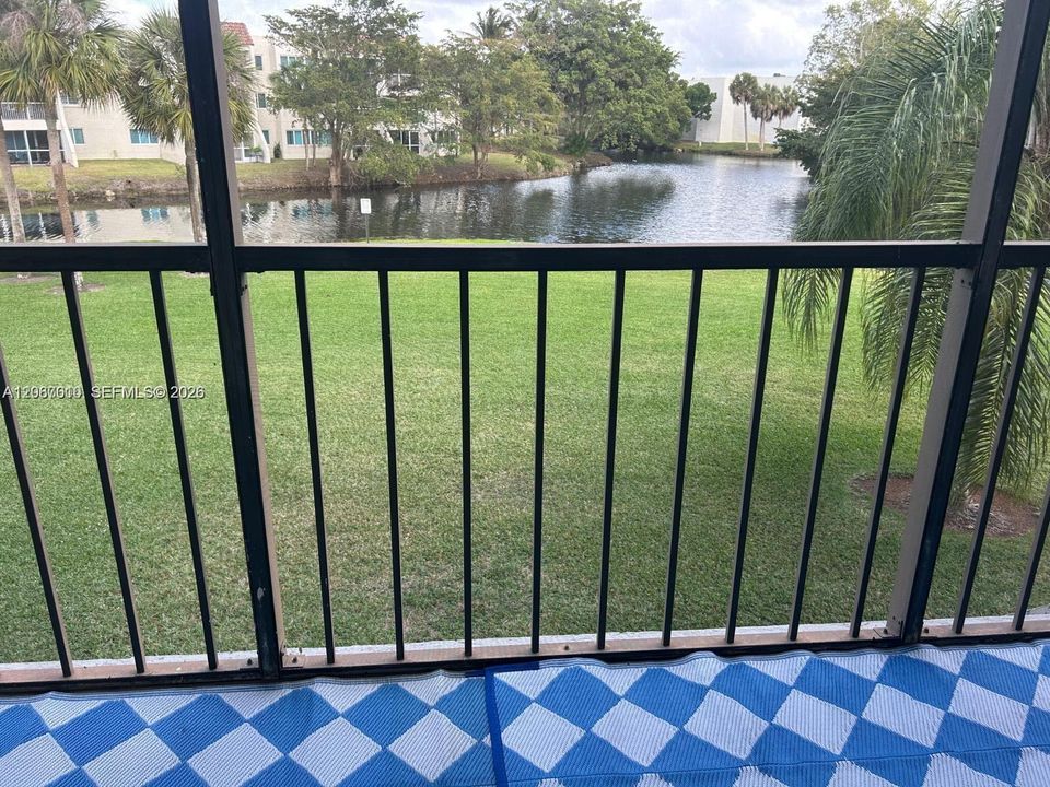 For Sale: $270,000 (2 beds, 2 baths, 1106 Square Feet)