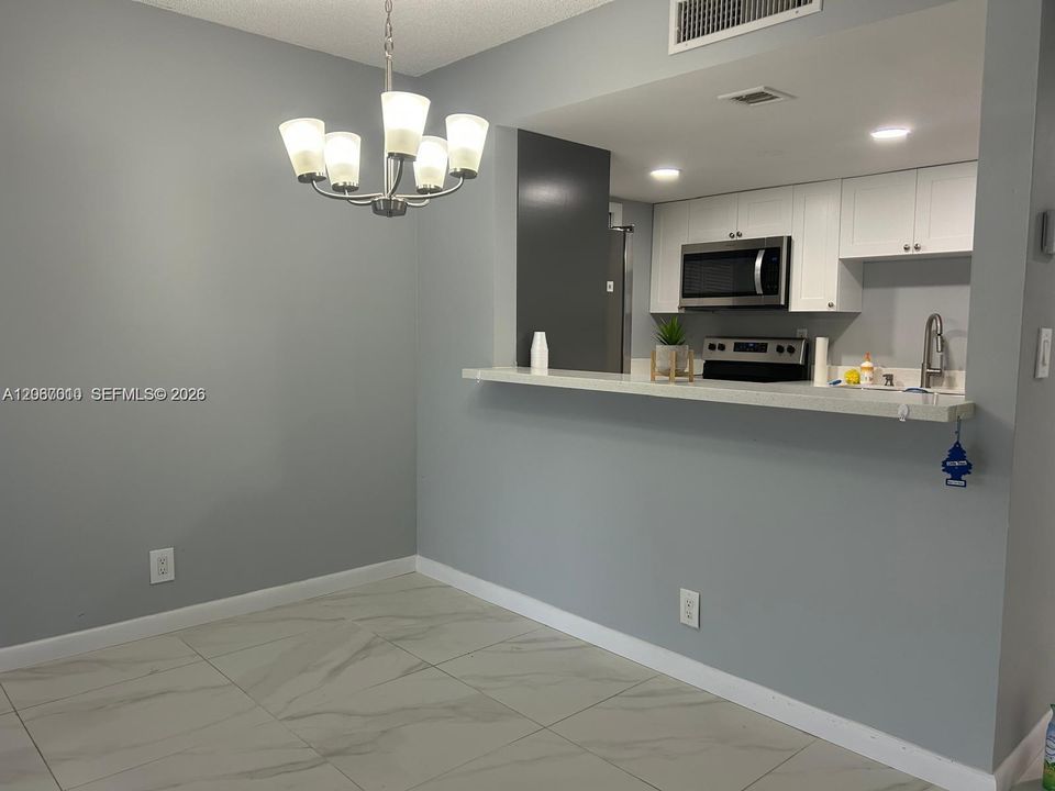 For Sale: $270,000 (2 beds, 2 baths, 1106 Square Feet)