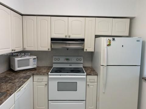 For Sale: $125,000 (1 beds, 1 baths, 720 Square Feet)