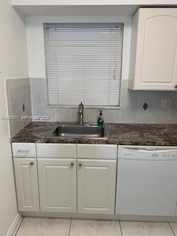 For Sale: $125,000 (1 beds, 1 baths, 720 Square Feet)