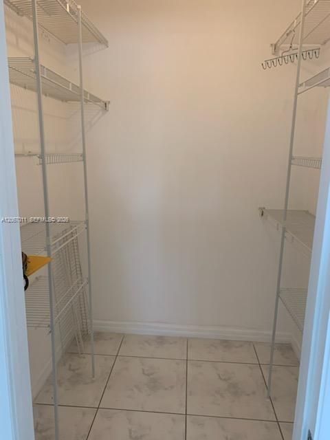 For Sale: $125,000 (1 beds, 1 baths, 720 Square Feet)