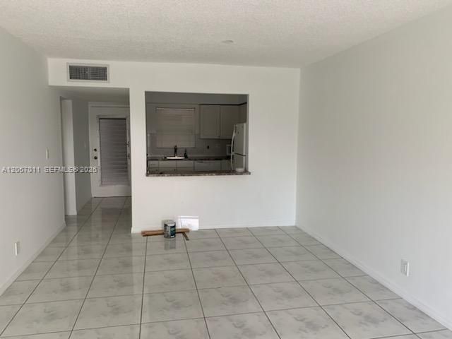 For Sale: $125,000 (1 beds, 1 baths, 720 Square Feet)
