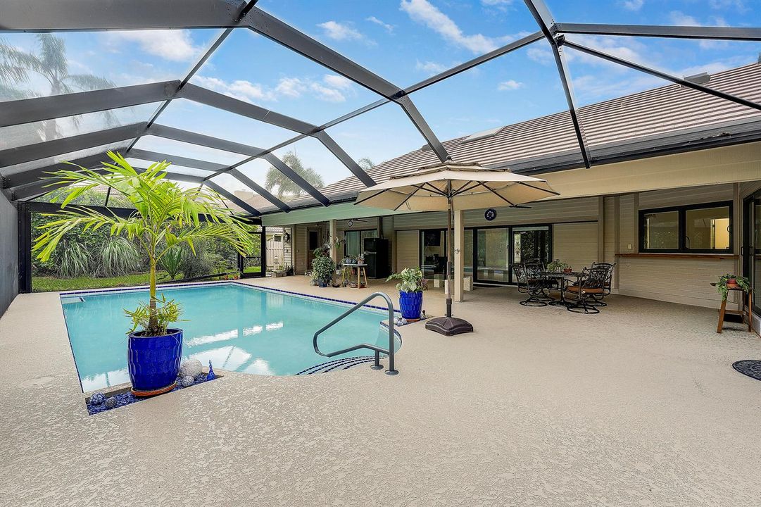 Screened Saltwater Pool Oasis