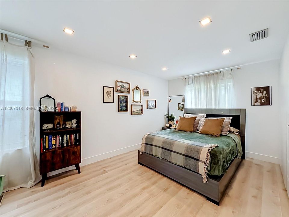 For Sale: $749,999 (3 beds, 2 baths, 1416 Square Feet)
