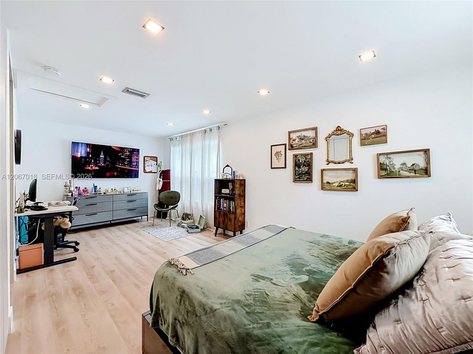 For Sale: $749,999 (3 beds, 2 baths, 1416 Square Feet)