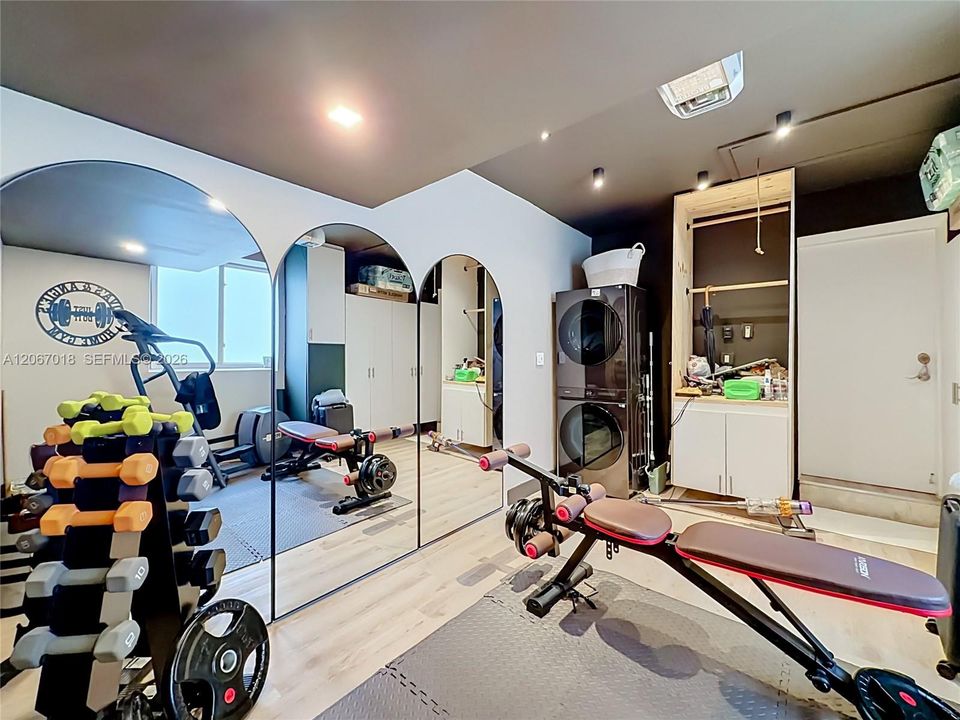 For Sale: $749,999 (3 beds, 2 baths, 1416 Square Feet)