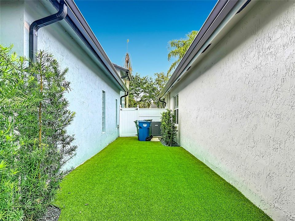 For Sale: $749,999 (3 beds, 2 baths, 1416 Square Feet)