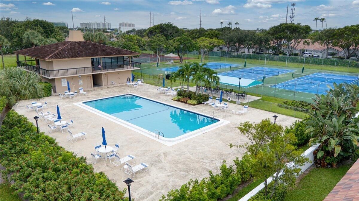 82-5280 NW 2nd Ave Boca (82)