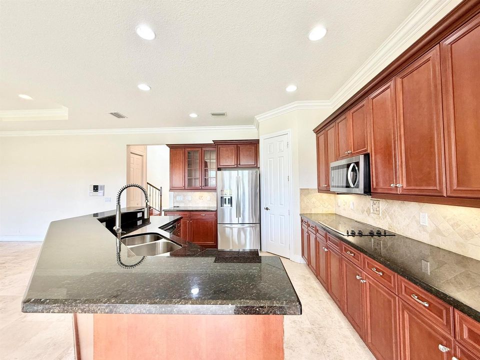 OPEN KITCHEN TO FAMILY ROOM
