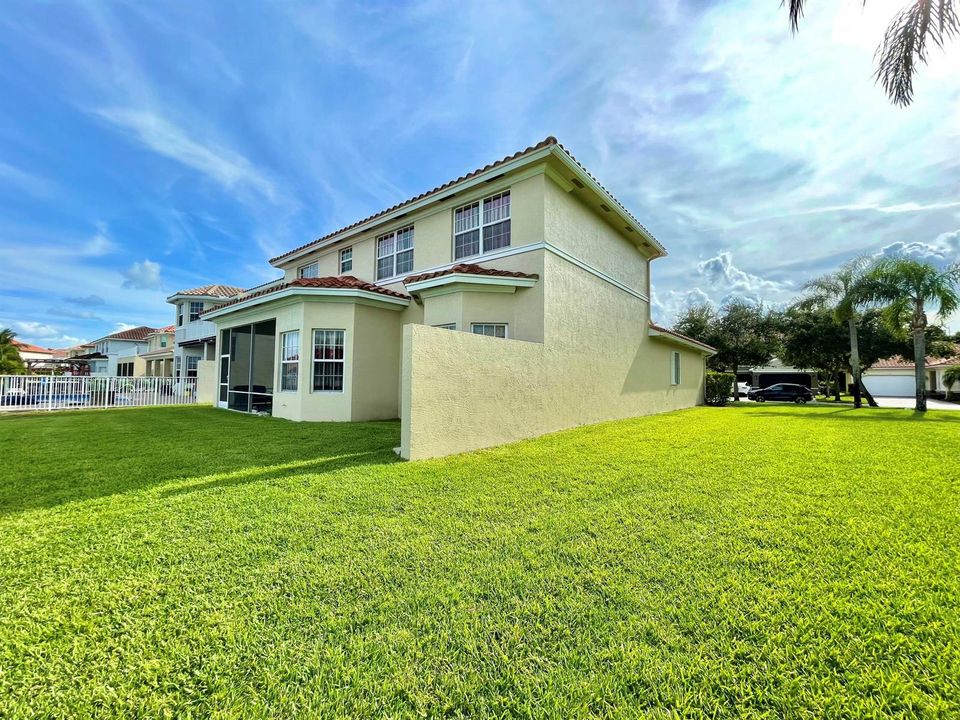 SPACIOUS CORNERESQUE LOT