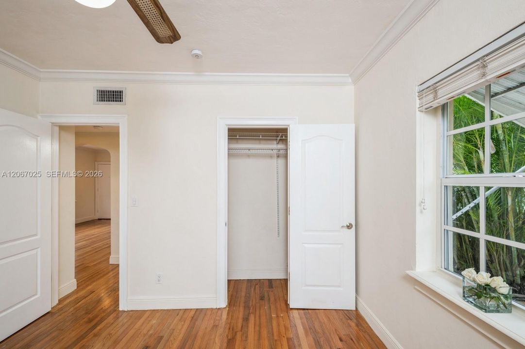 Active With Contract: $2,500 (2 beds, 1 baths, 843 Square Feet)