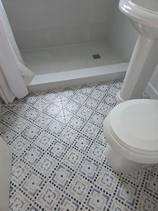 Active With Contract: $2,500 (2 beds, 1 baths, 843 Square Feet)