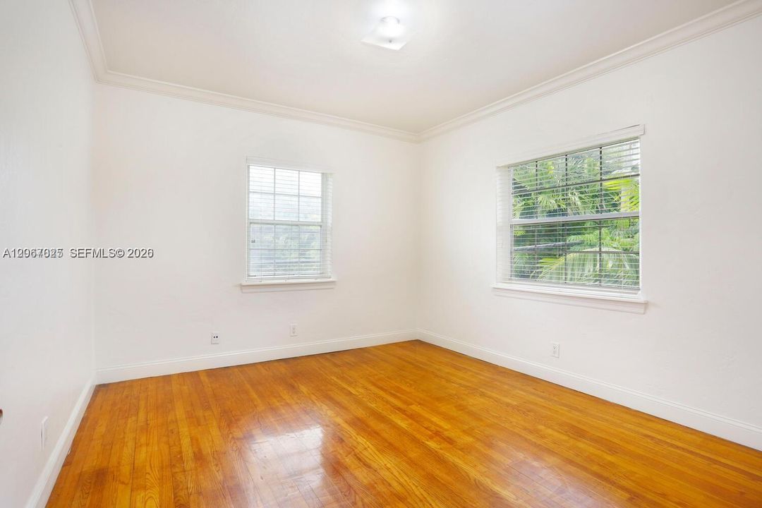 Active With Contract: $2,500 (2 beds, 1 baths, 843 Square Feet)