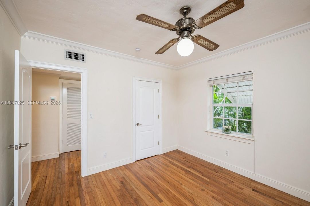 Active With Contract: $2,500 (2 beds, 1 baths, 843 Square Feet)