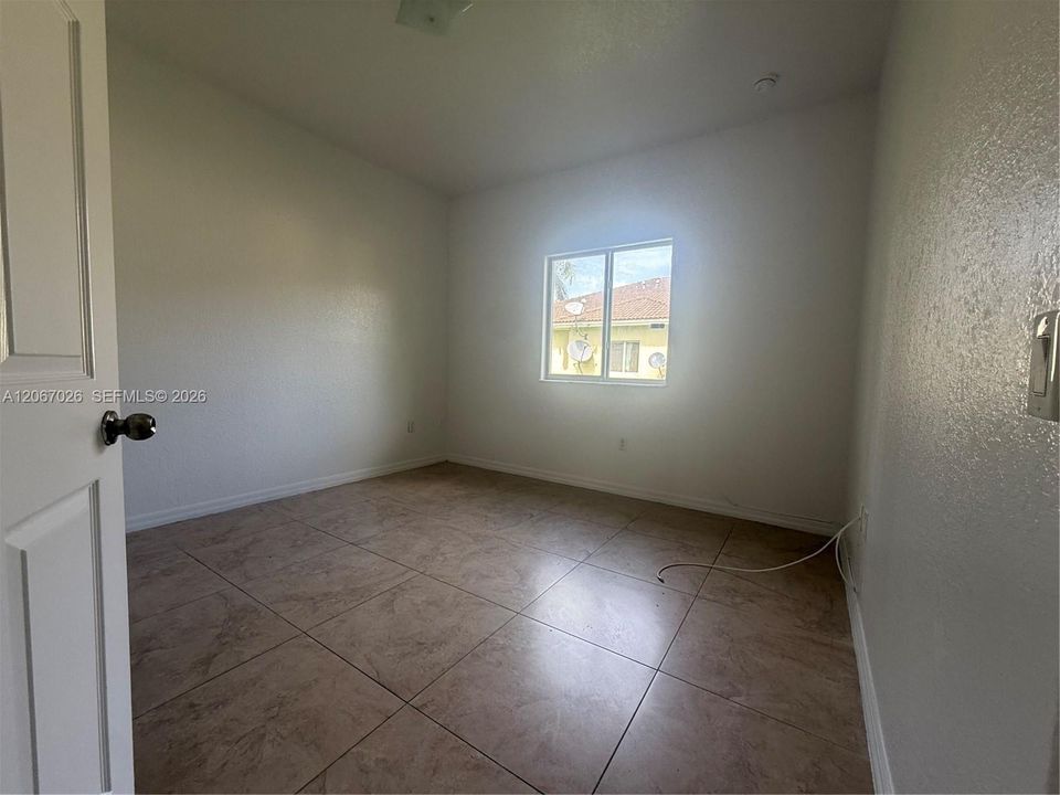 For Rent: $1,900 (2 beds, 2 baths, 898 Square Feet)