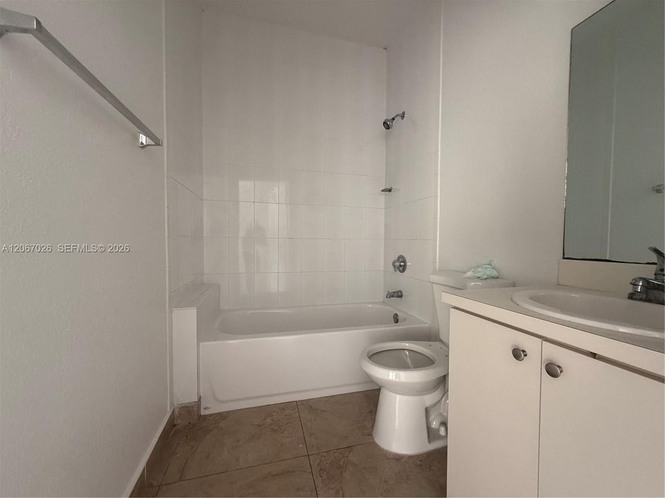 For Rent: $1,900 (2 beds, 2 baths, 898 Square Feet)